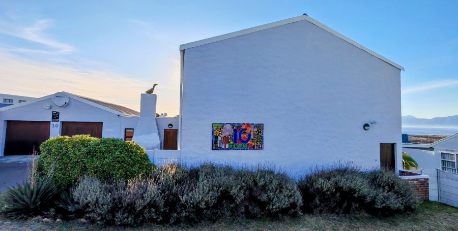 4 Bedroom Property for Sale in De Kelders Western Cape